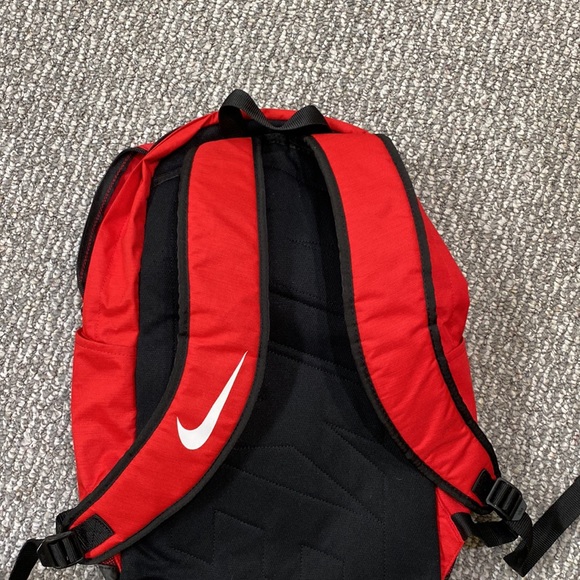 Red Nike backpack - Picture 2 of 2